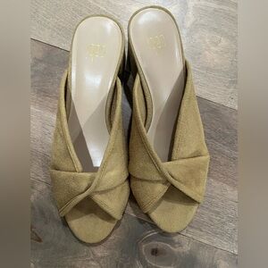 Cabi yellow mustard marigold faux suede slides size 7